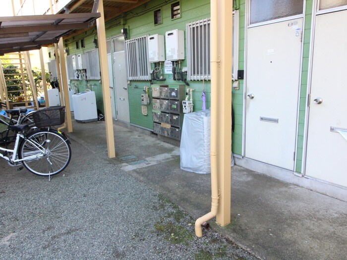 物件外観写真4　(エントランス部分)