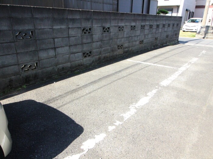 物件外観写真6　(駐車場)