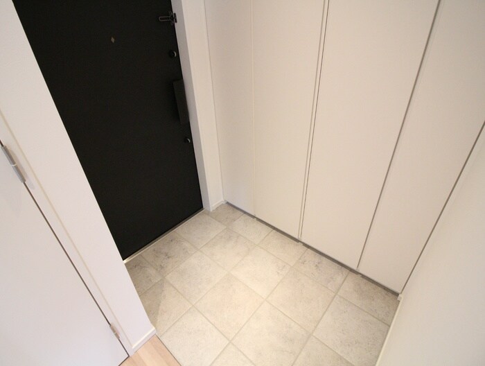物件内観写真8　(玄関)