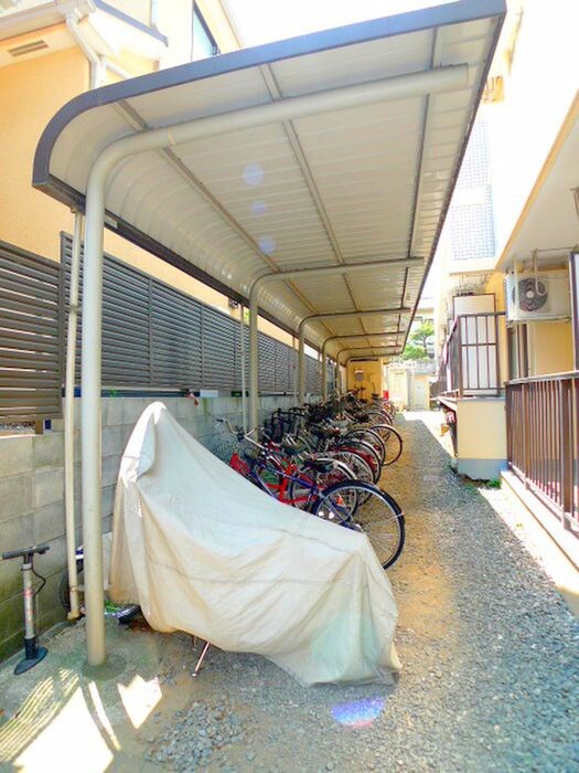 物件外観写真3　(駐輪場)
