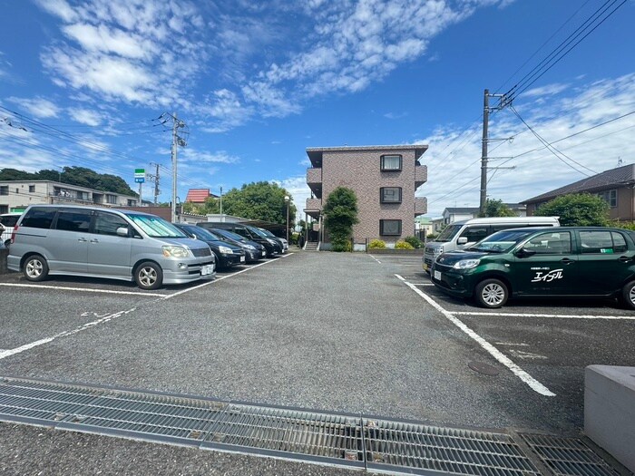 物件外観写真2　(駐車場)
