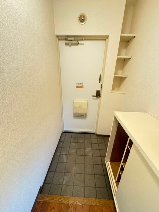 物件内観写真18　(玄関)