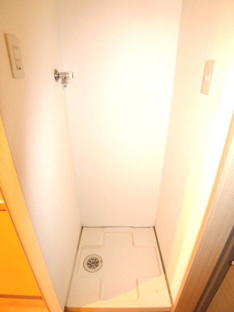 物件内観写真14　(洗濯機置場)