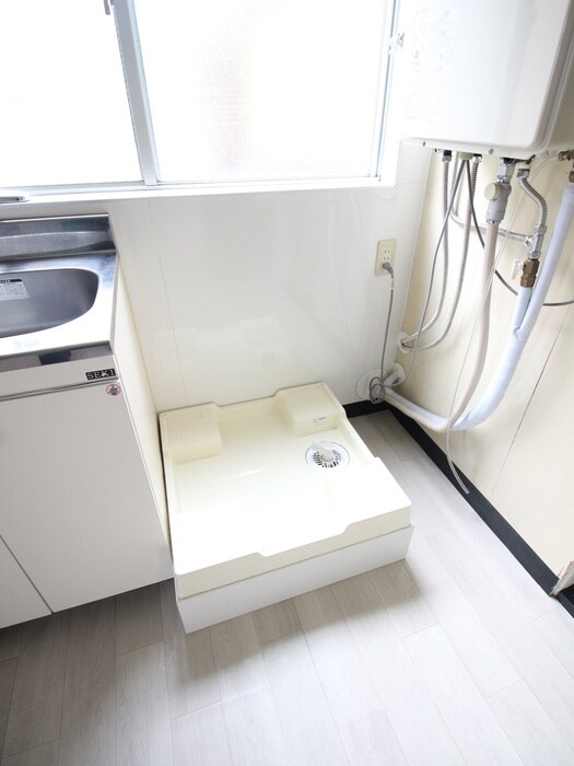 物件内観写真12　(洗濯機置場)