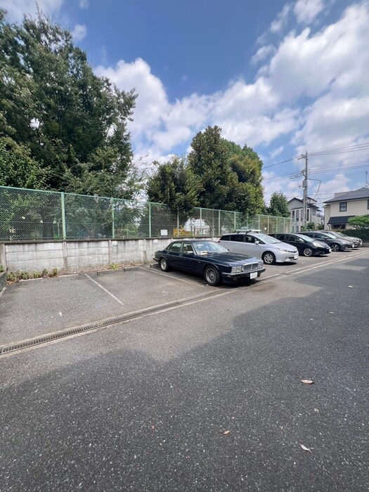 物件外観写真5　(駐車場)