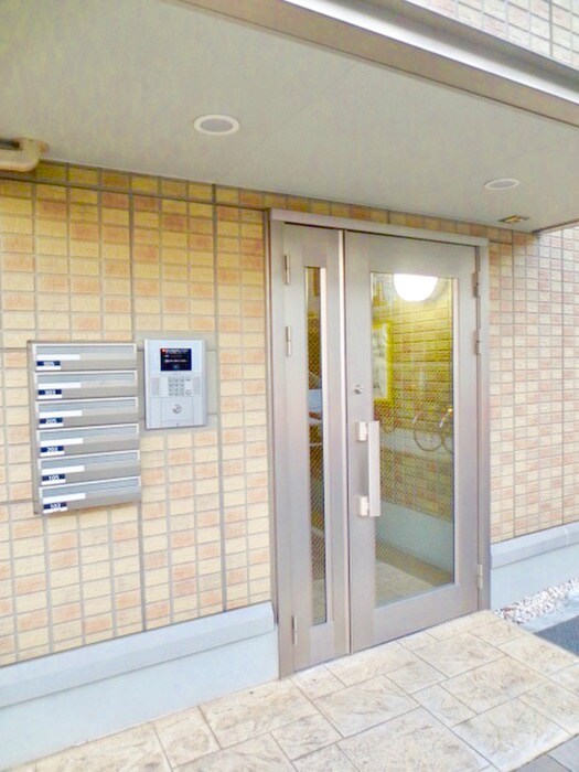 物件外観写真3　(エントランス部分)