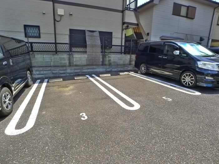 物件外観写真6　(駐車場)