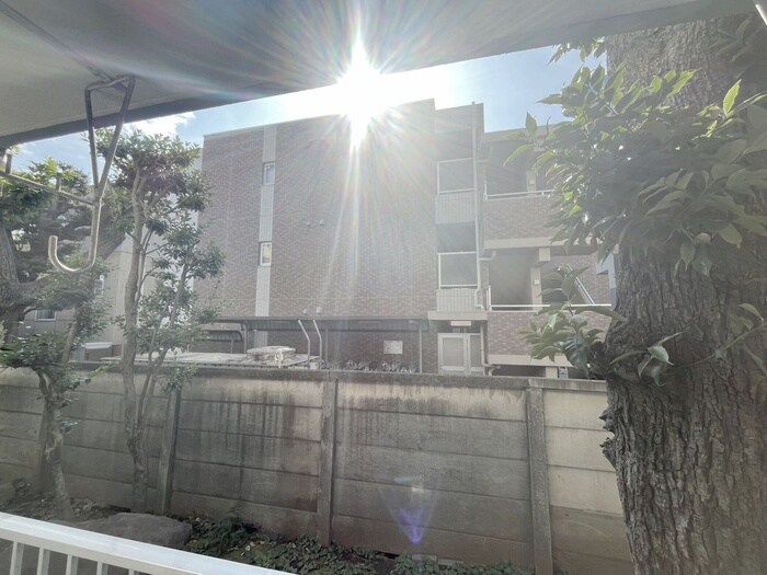 物件内観写真16　(室内からの展望)