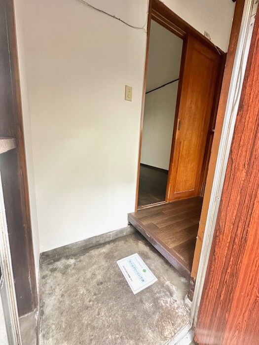 物件内観写真7　(玄関)