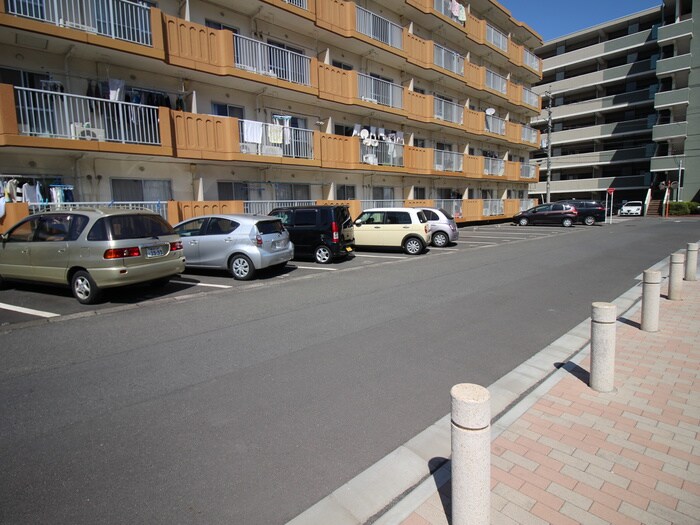 物件外観写真4　(駐車場)