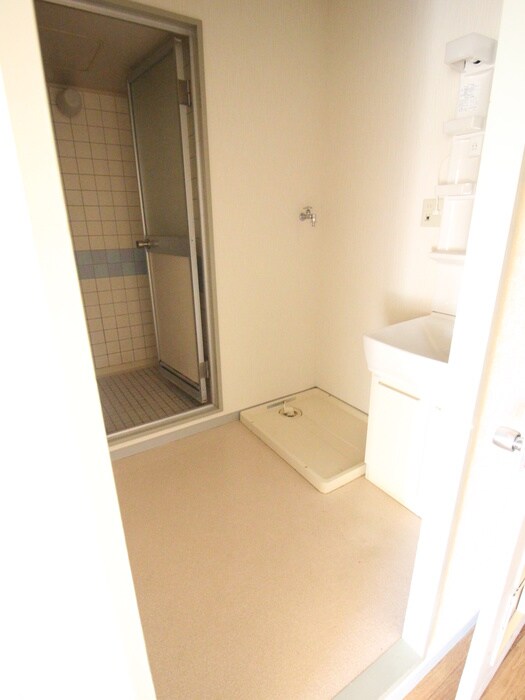 物件内観写真13　(洗濯機置場)