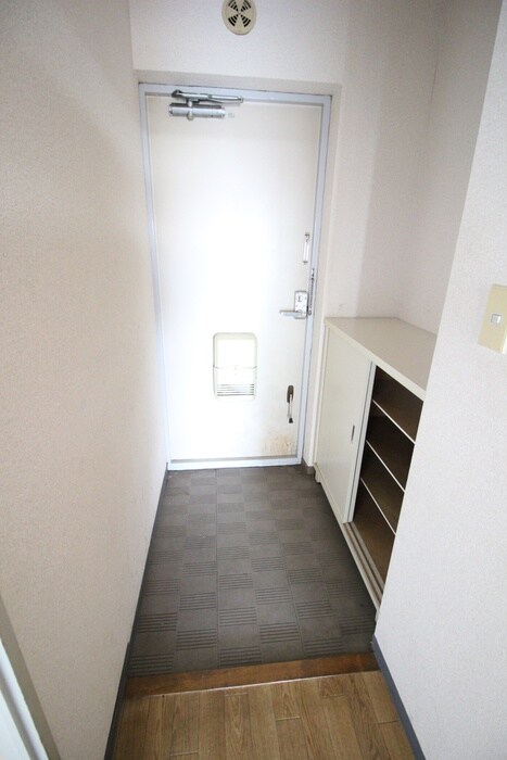 物件内観写真18　(玄関)