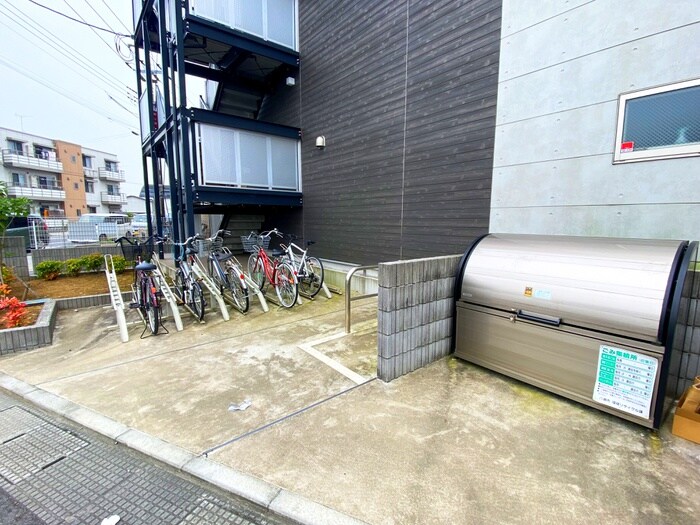 物件外観写真2　(駐輪場)