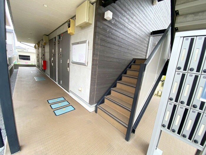 物件外観写真4　(エントランス部分)