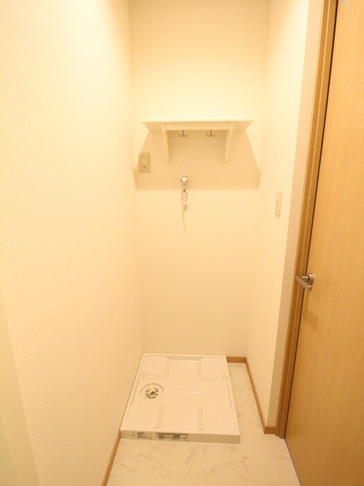 物件内観写真14　(洗濯機置場)