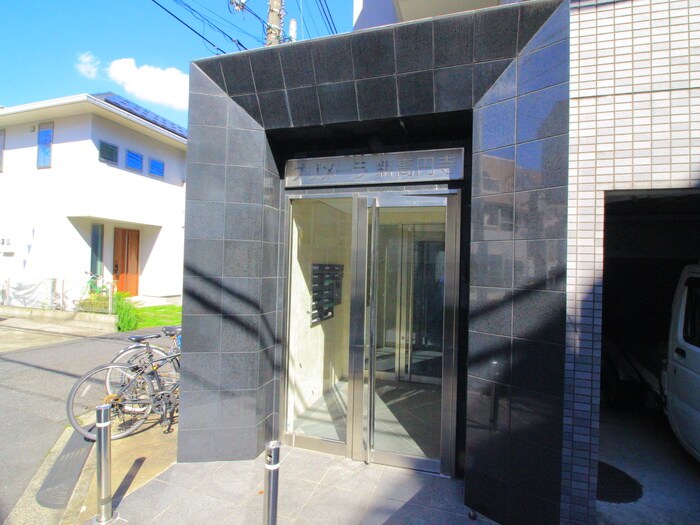 物件外観写真4　(エントランス部分)