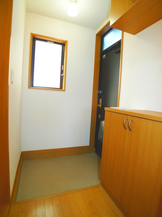 物件内観写真13　(玄関)