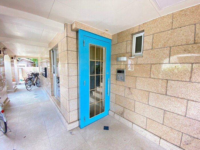 物件外観写真4　(エントランス部分)