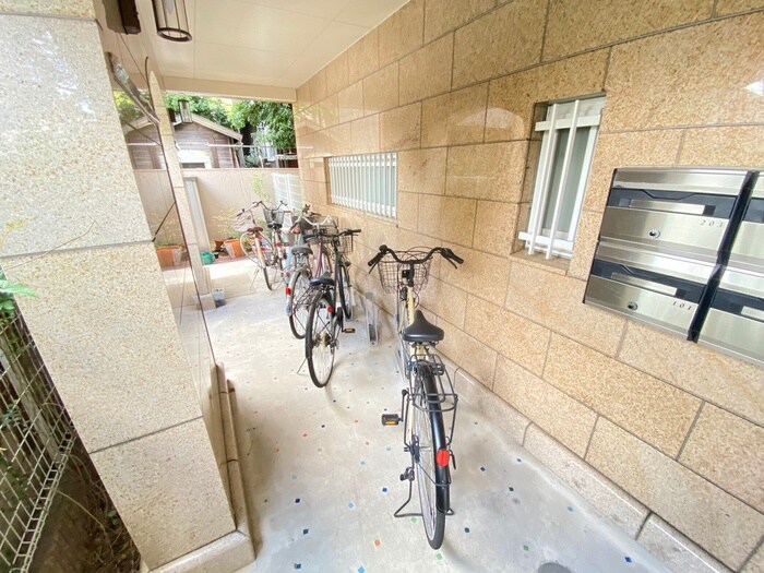 物件外観写真5　(駐輪場)