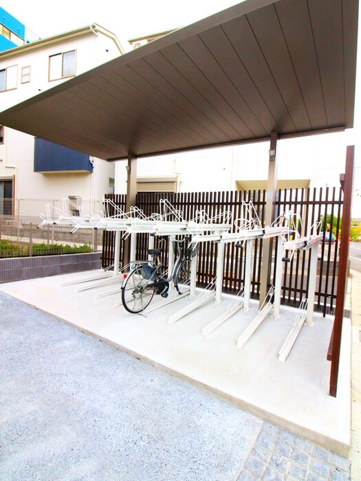 物件外観写真4　(駐輪場)