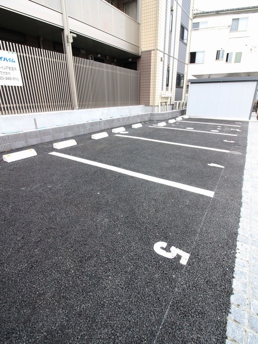物件外観写真5　(駐車場)