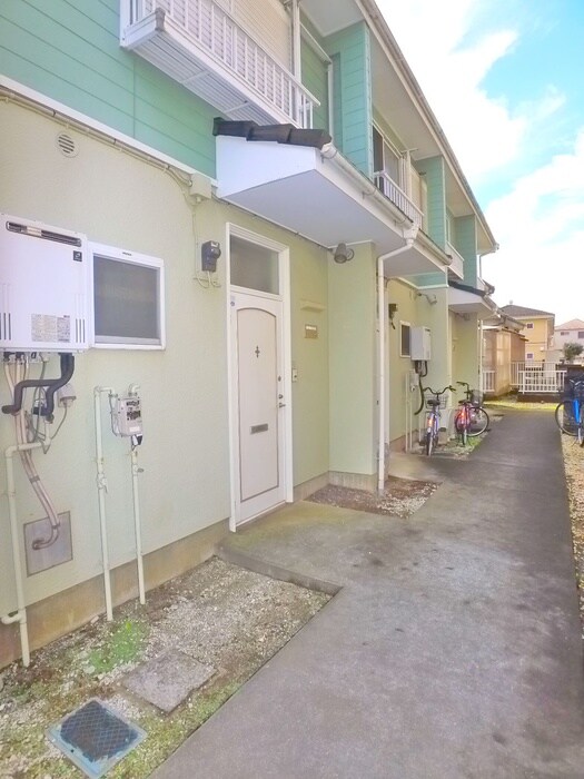 物件外観写真5　(エントランス部分)