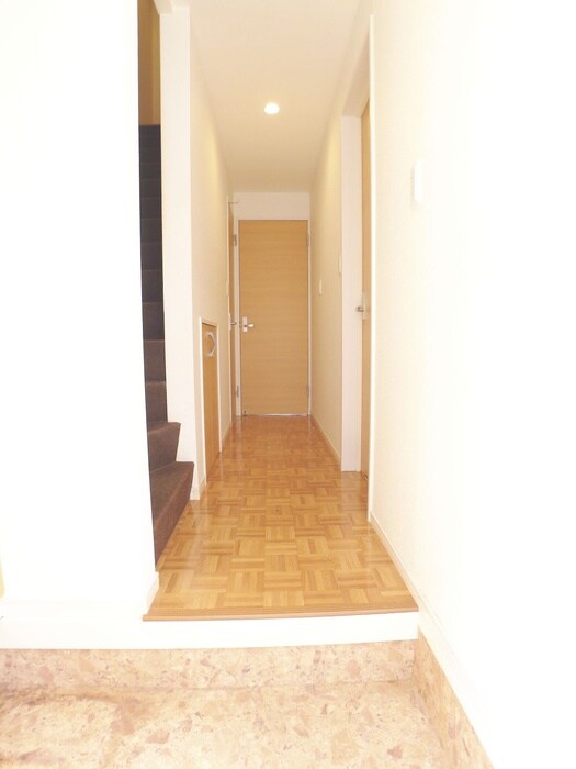 物件内観写真16　(玄関)