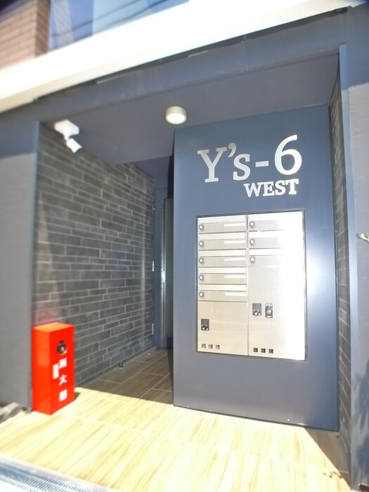 物件外観写真3　(エントランス部分)