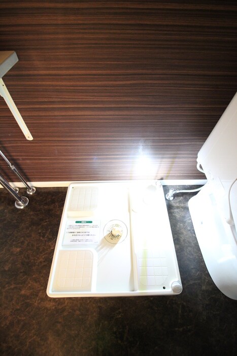 物件内観写真14　(洗濯機置場)