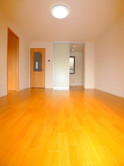 物件内観写真5　(室内からの展望)