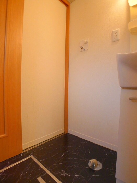 物件内観写真10　(洗濯機置場)