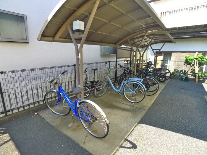 物件外観写真3　(駐輪場)