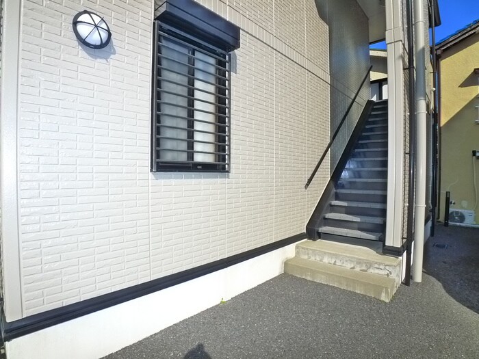 物件外観写真4　(エントランス部分)