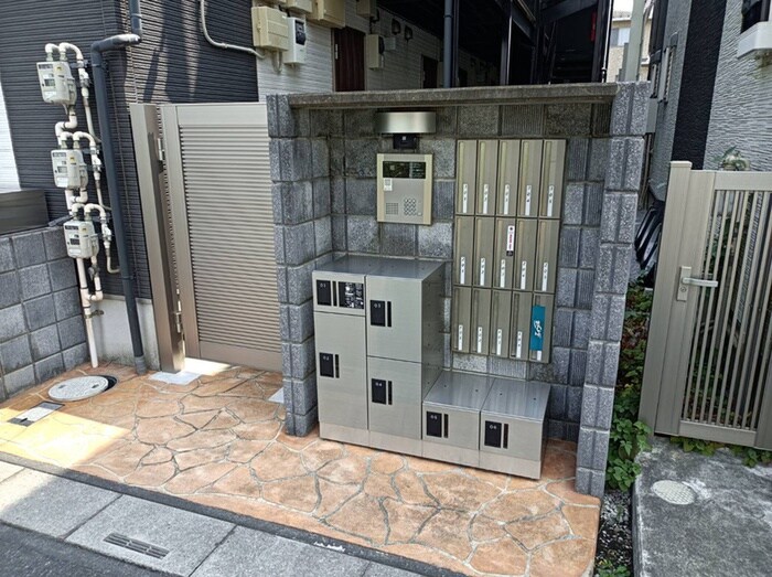 物件外観写真4　(エントランス部分)