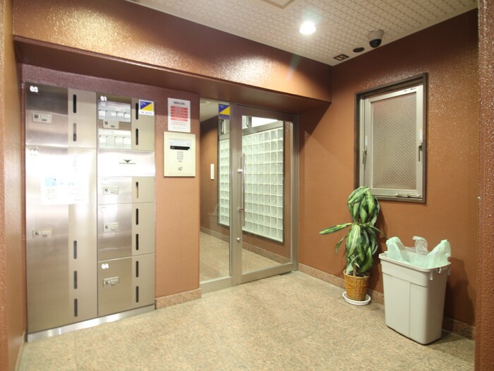 物件外観写真3　(エントランス部分)