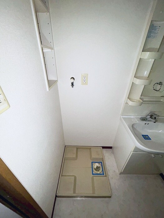 物件内観写真12　(洗濯機置場)