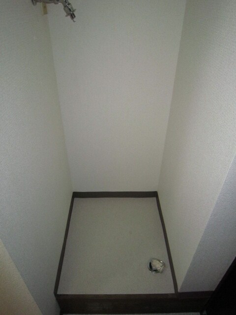 物件内観写真14　(洗濯機置場)