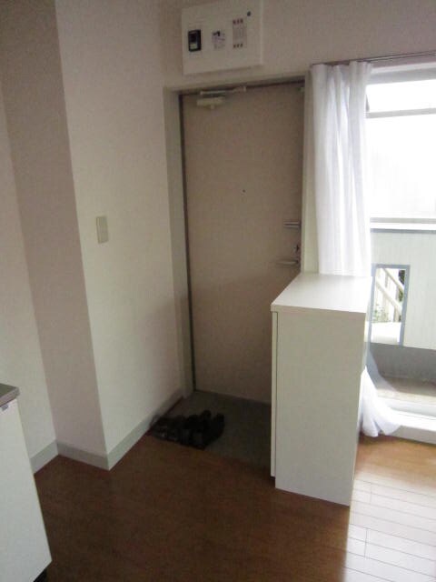 物件内観写真16　(玄関)