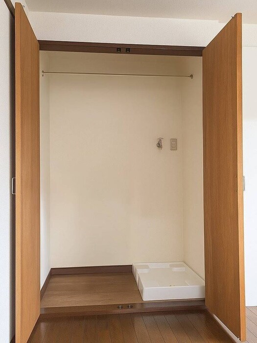 物件内観写真15　(洗濯機置場)