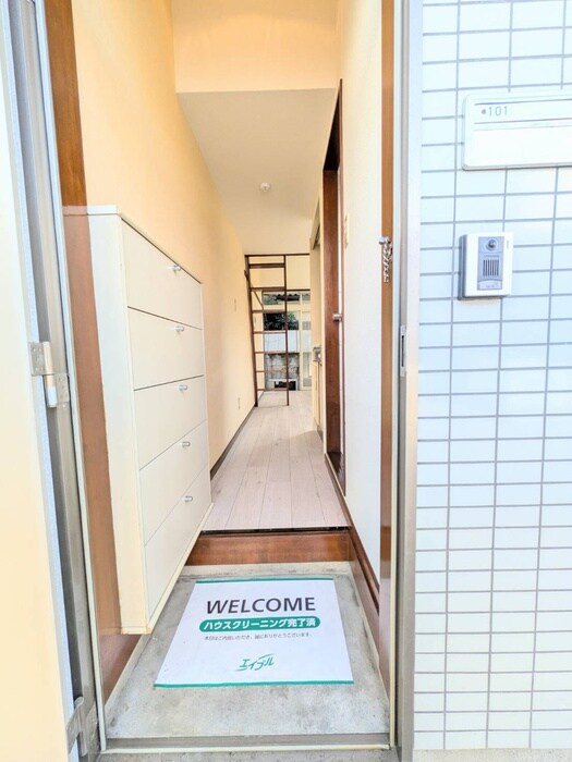 物件内観写真16　(玄関)