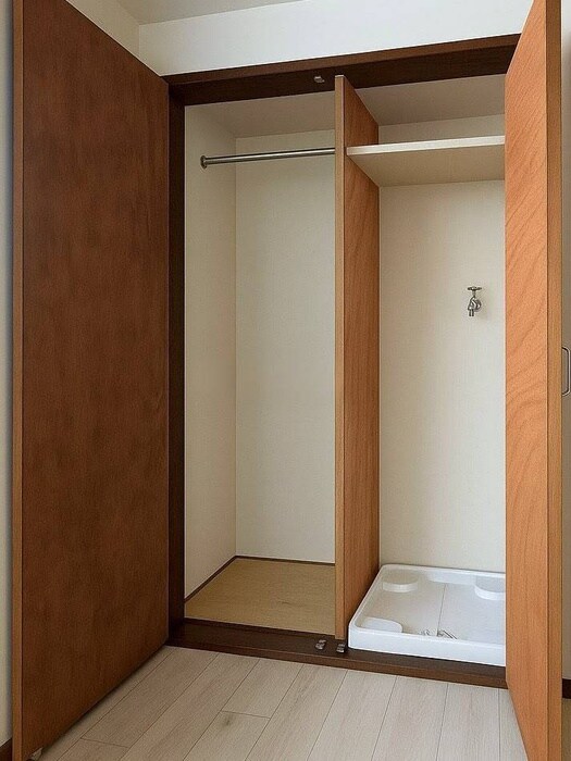 物件内観写真18　(洗濯機置場)