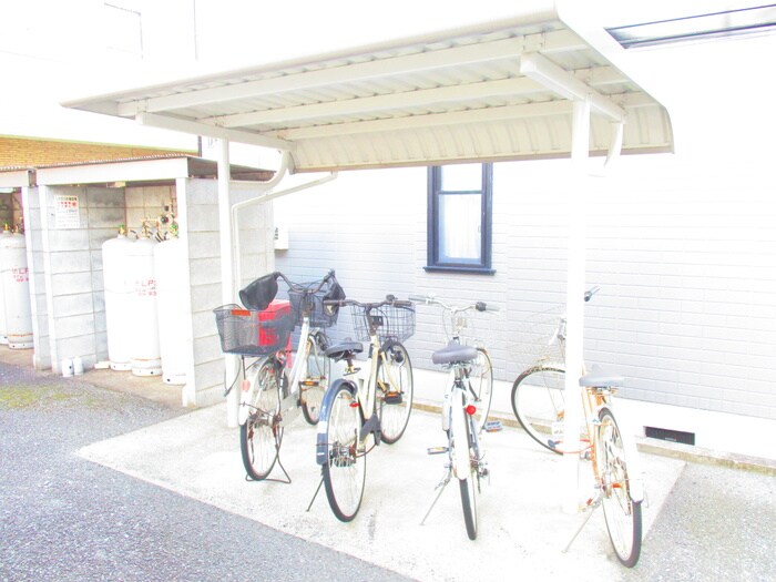 物件外観写真5　(駐輪場)