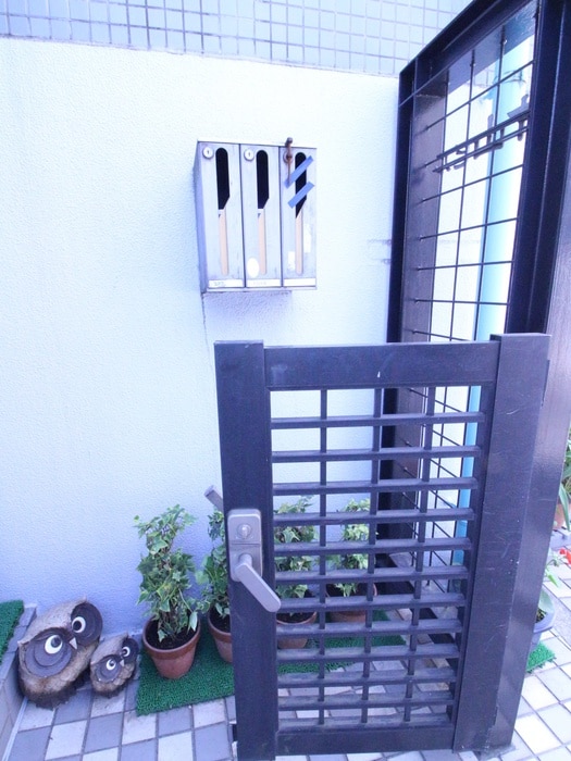 物件外観写真4　(エントランス部分)