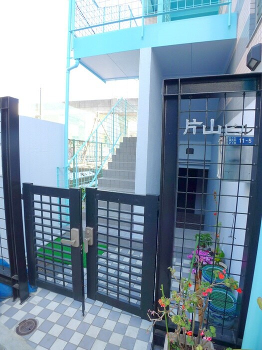 物件外観写真5　(エントランス部分)