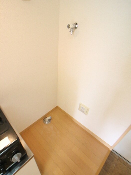 物件内観写真17　(洗濯機置場)