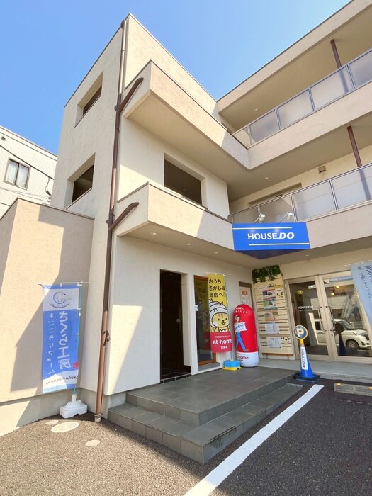 物件外観写真2　(エントランス部分)