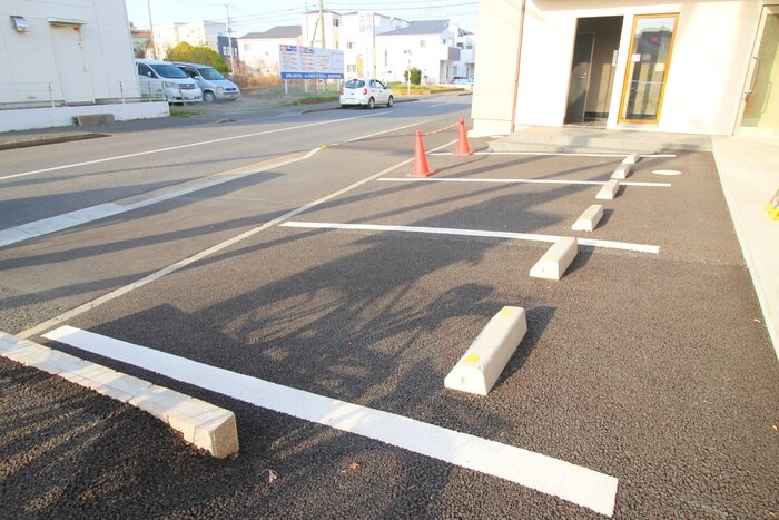 物件外観写真5　(駐車場)