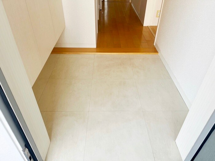 物件内観写真7　(玄関)