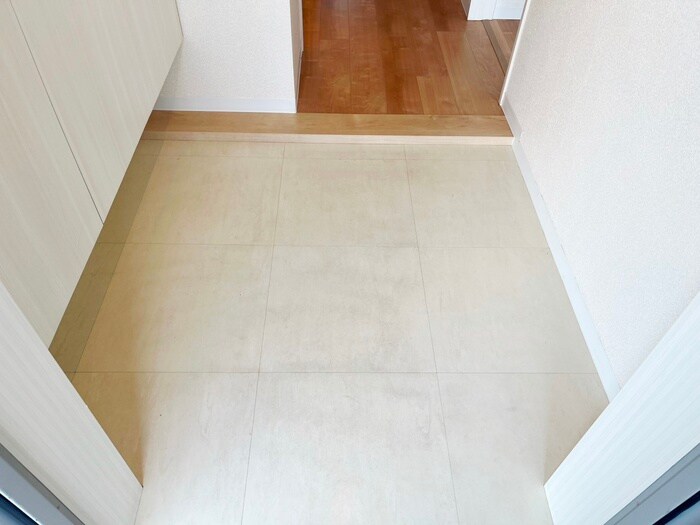 物件内観写真7　(玄関)