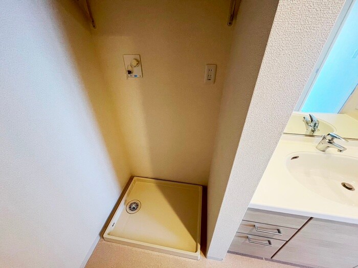 物件内観写真12　(洗濯機置場)